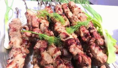 rinkitės iš anksto marinuotus prekybos centro kebabus