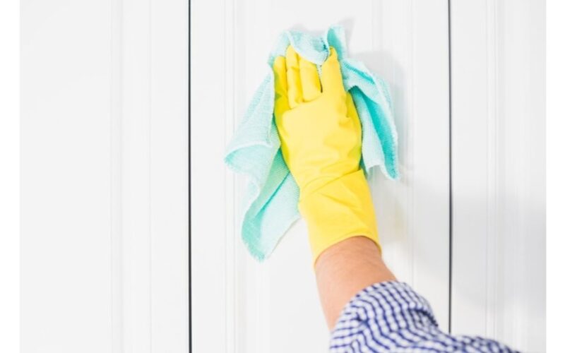 plastikinių panelių valymas, kad blizgėtų