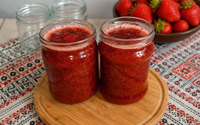 močiutės liubos dviejų ingredientų braškių uogienė
