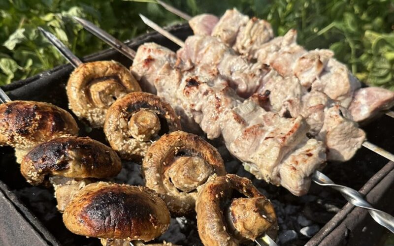 valandos marinatas kepsninės ir grybai