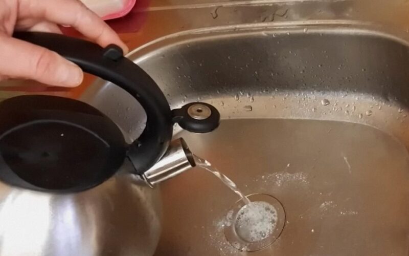 Verdantis vanduo kenkia santechnikai