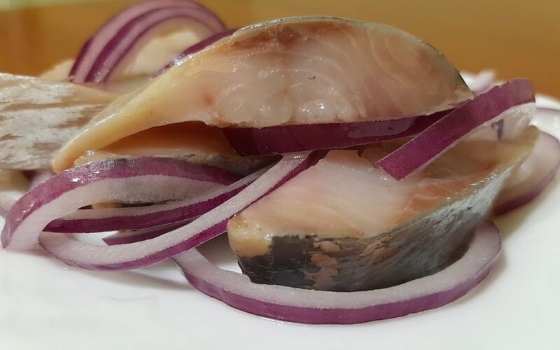 džiovintas marinuotas silkės delikatesas