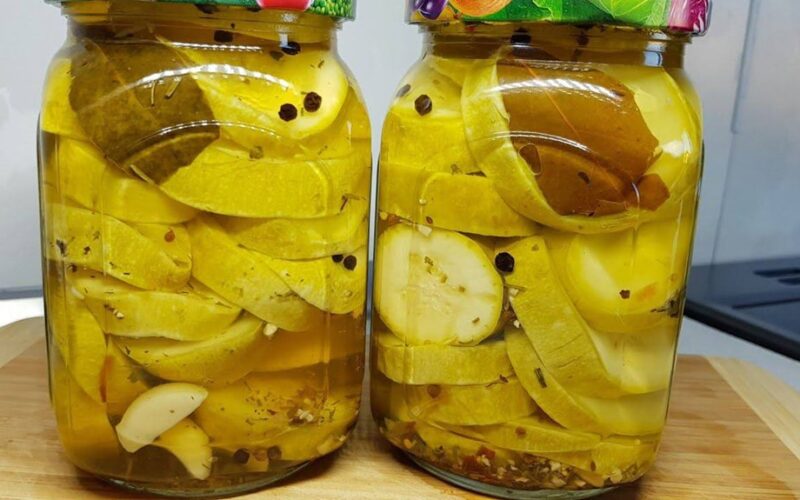 du slaptų stiklainio dugnai