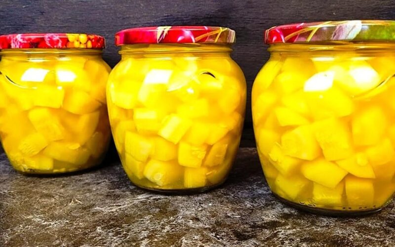 cukinijos, užmaskuotos kaip ananasai