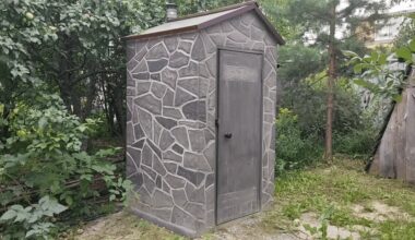 kaimiškas putplasčio vonios kambario perdarymas