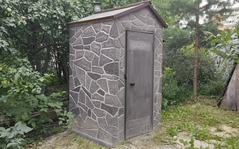 kaimiškas putplasčio vonios kambario perdarymas