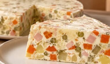 želatininis alyvuogių salotų tortas